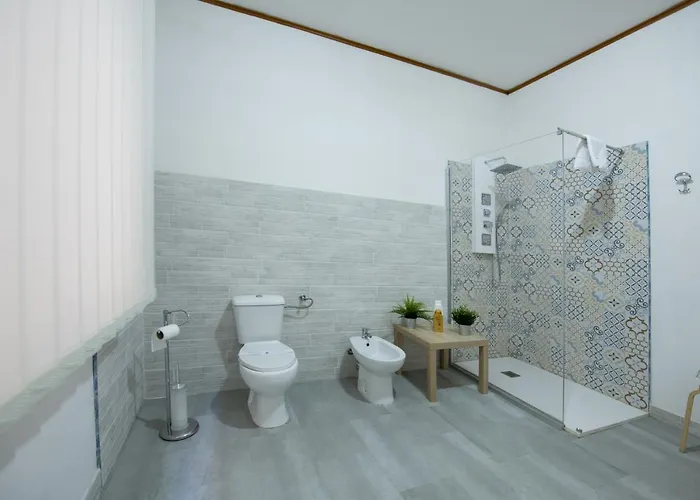 Pensión Doctor House Standard, & Luxury 4*