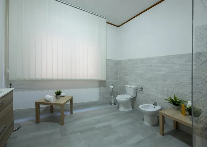 Doctor House Standard, & Luxury Pensión 4*
