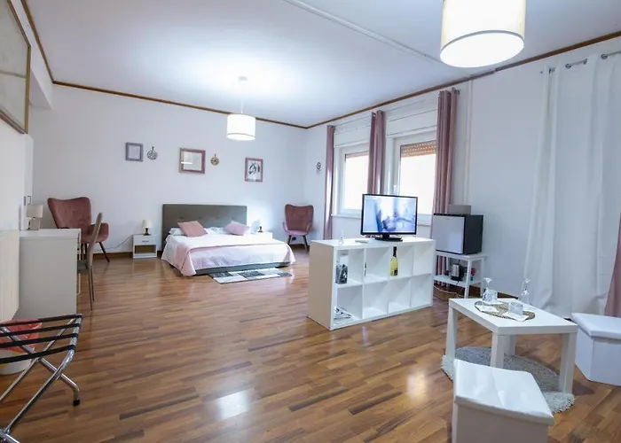 Doctor House Standard, & Luxury Pensión