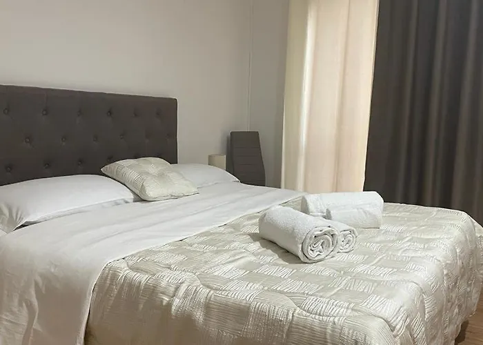 Doctor House Standard, & Luxury Pensión 4*