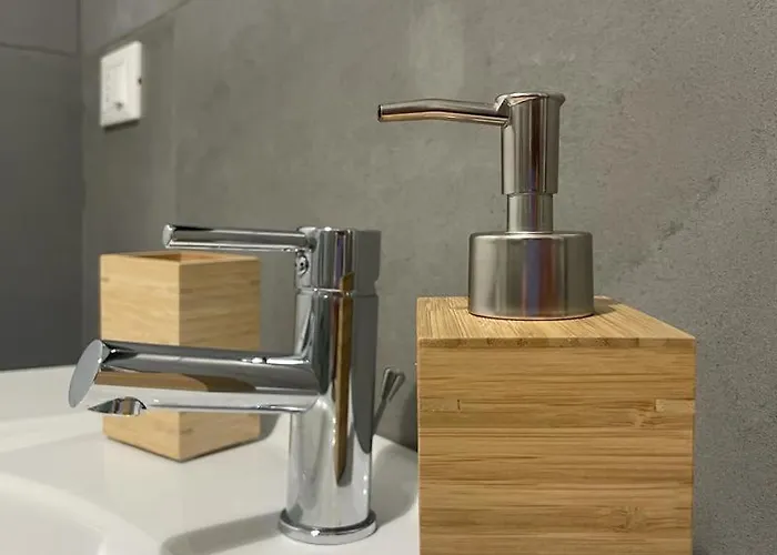 Doctor House Standard, & Luxury Pensión