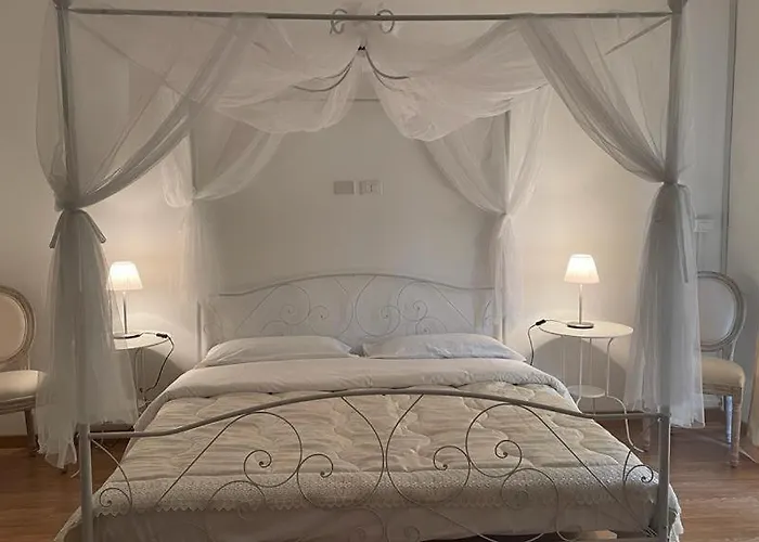 Doctor House Standard, & Luxury Pensión Enna