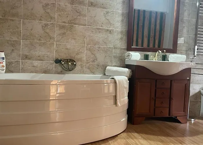 Doctor House Standard, & Luxury Pensión
