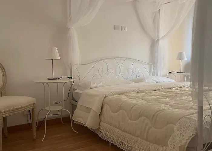 Doctor House Standard, & Luxury Pensión Enna