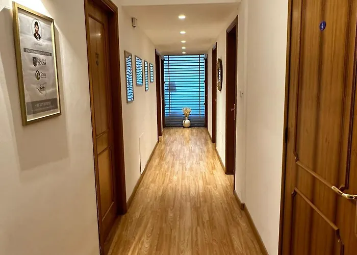 Doctor House Standard, & Luxury Pensión 4*