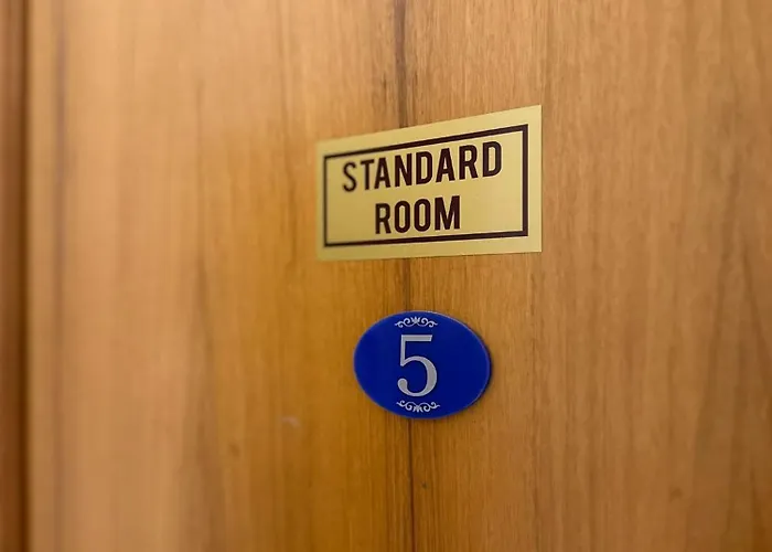 Doctor House Standard, & Luxury Pensión 4*